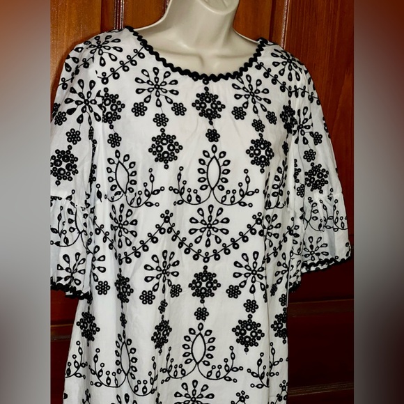 NWT Jax Black Label White and Black embroidered Dress.  Size 14 - Picture 3 of 7